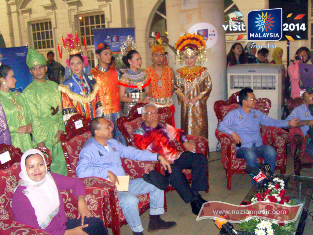 Sidang Media di Stesen Keretapi Ipoh