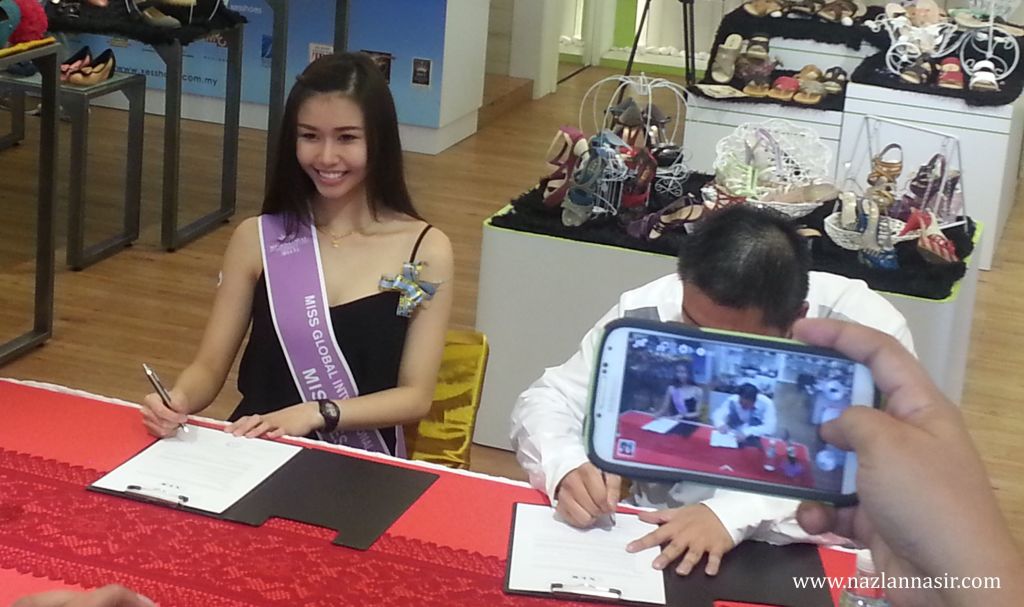 Menandatangani Perjanjian Mico dan XES