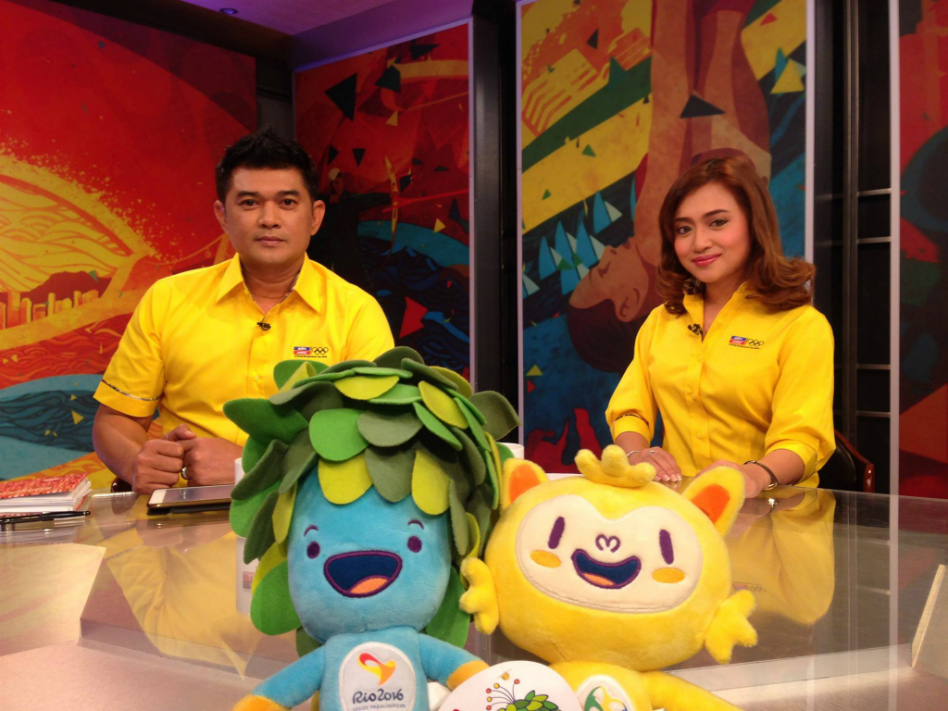 Mirnawan Nawawi dan Dayang ketika bertugas di Studio Arena