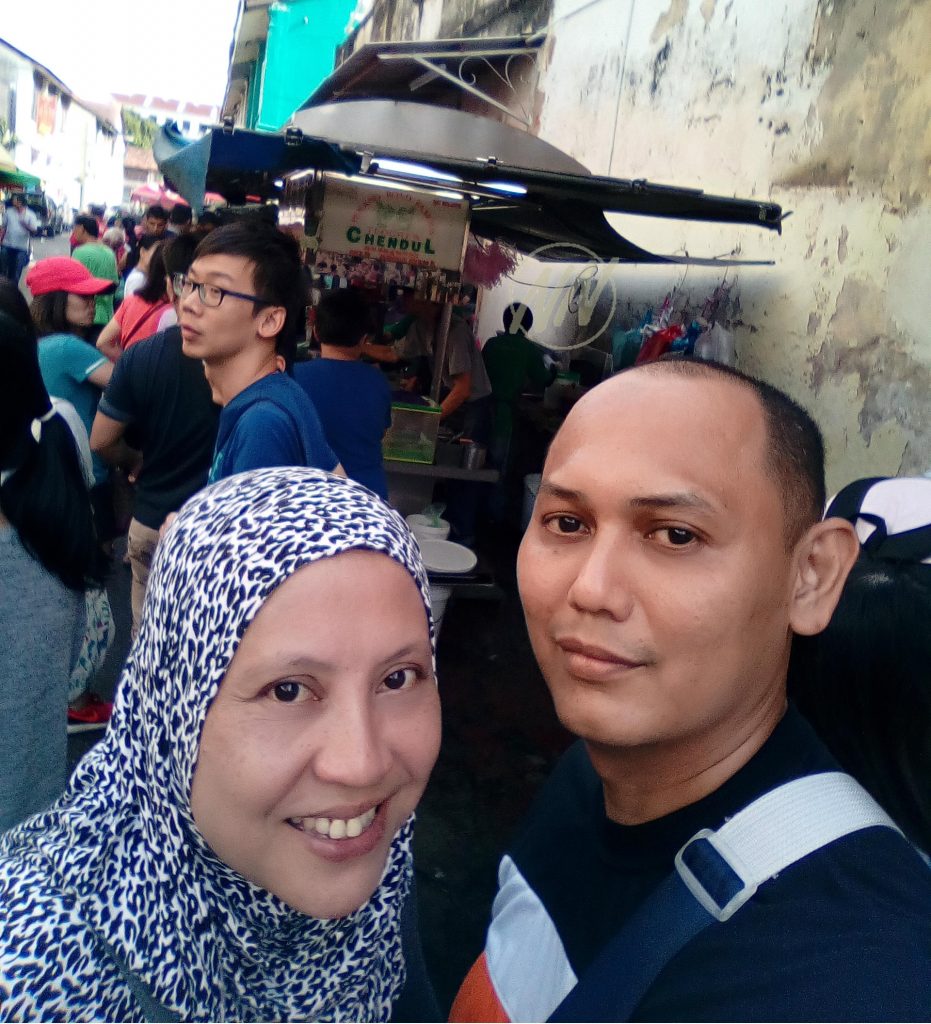 Muka penat beratur nak makan cendol
