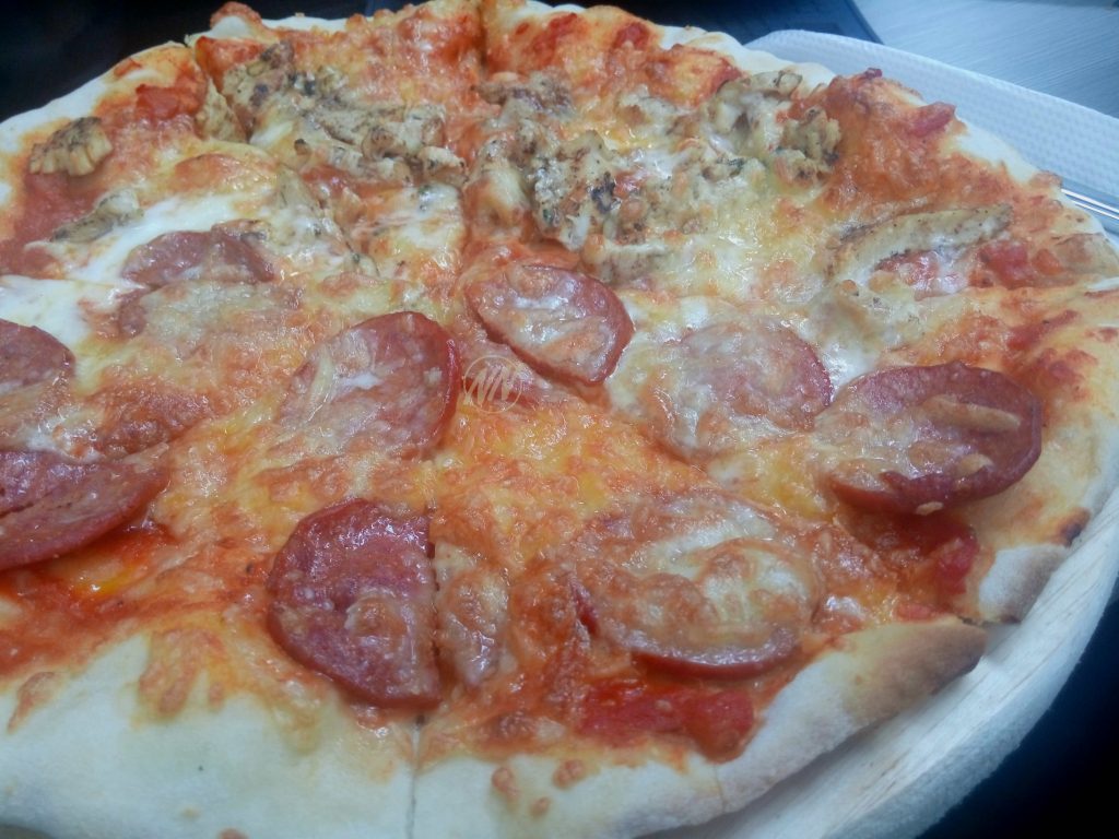 Pizza Daging dan Ayam RM14 - pizza sedap ini sungguh simple 