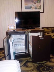 05 Facilities - TV, Mini Bar & Coffee-Tea