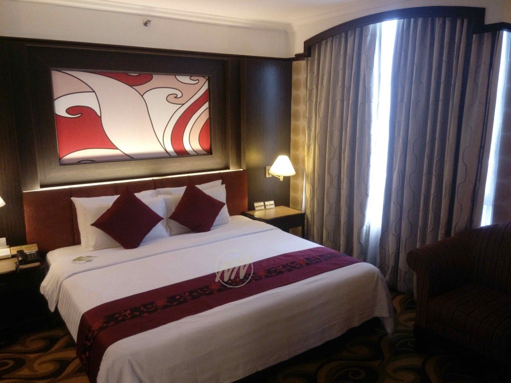 21 Corporate Deluxe L17 (King Size Bed) - Burgundy Theme