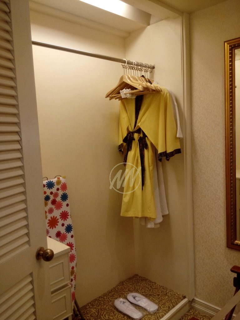 39 Presidential Suite L19 (Wardrobe)