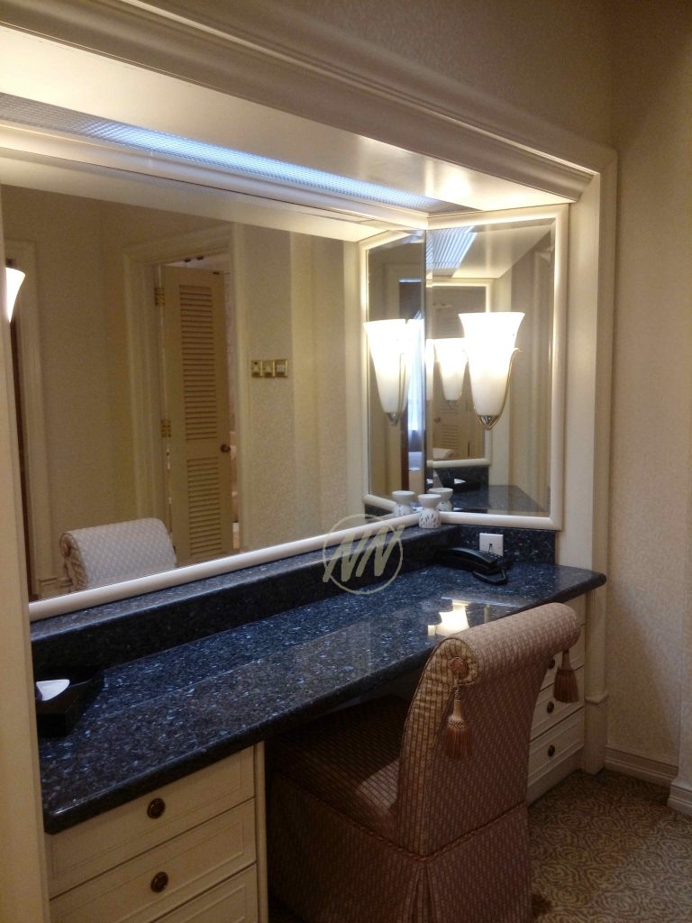 40 Presidential Suite L19 (Dressing Table)