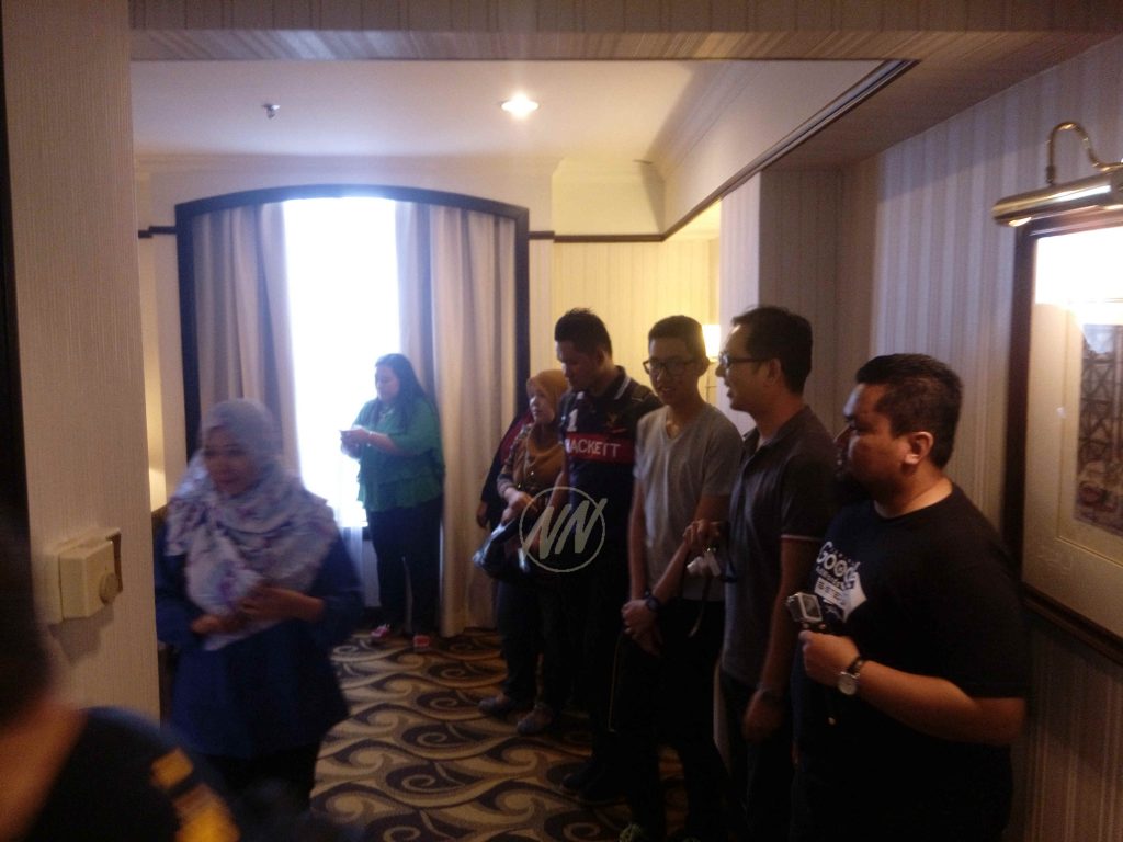 Para media dan blogger sudah berkumpul untuk melihat bilik