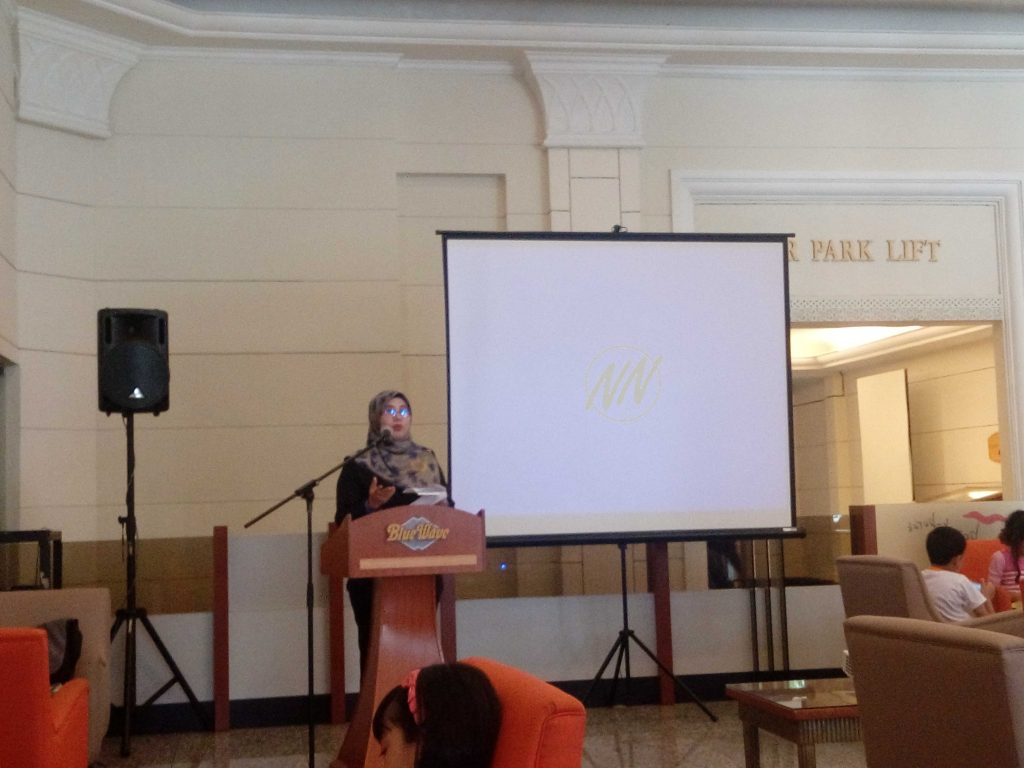 Ucapan aluan dari Pn. Nor Hayati kepada pihak media semasa sesi daftar masuk