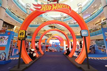 Exciting Hot Wheels track loops.