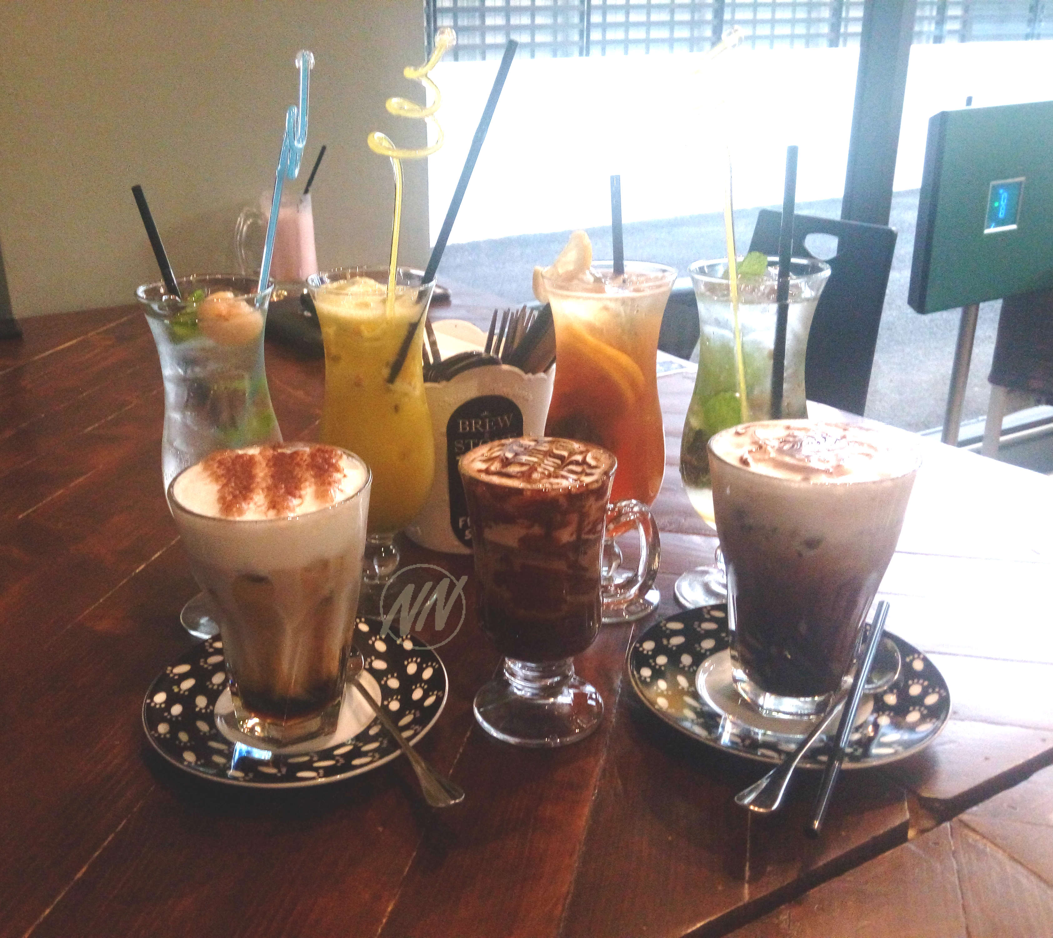 Rangkaian minuman Brew & Stone