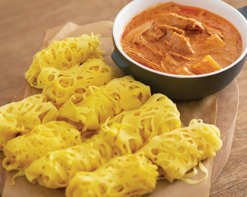 Roti Jala dengan Kari Tuna