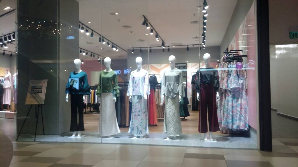Pusat pakaian wanita HILO