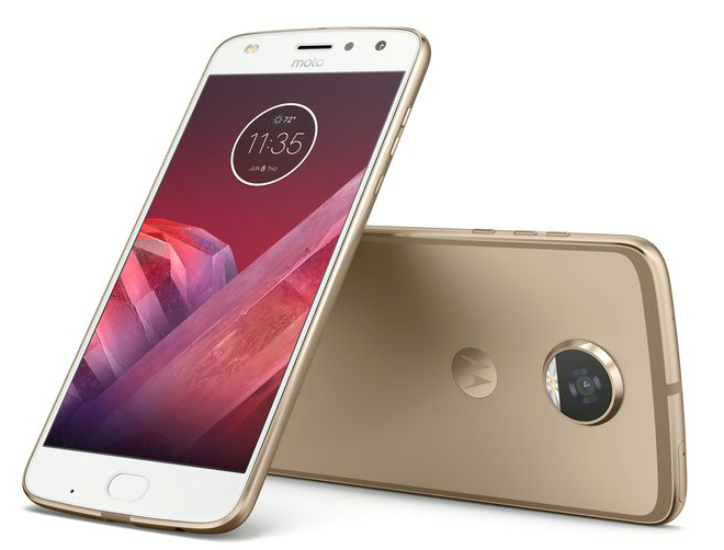 Moto Z2 Play dengan bujur sisi