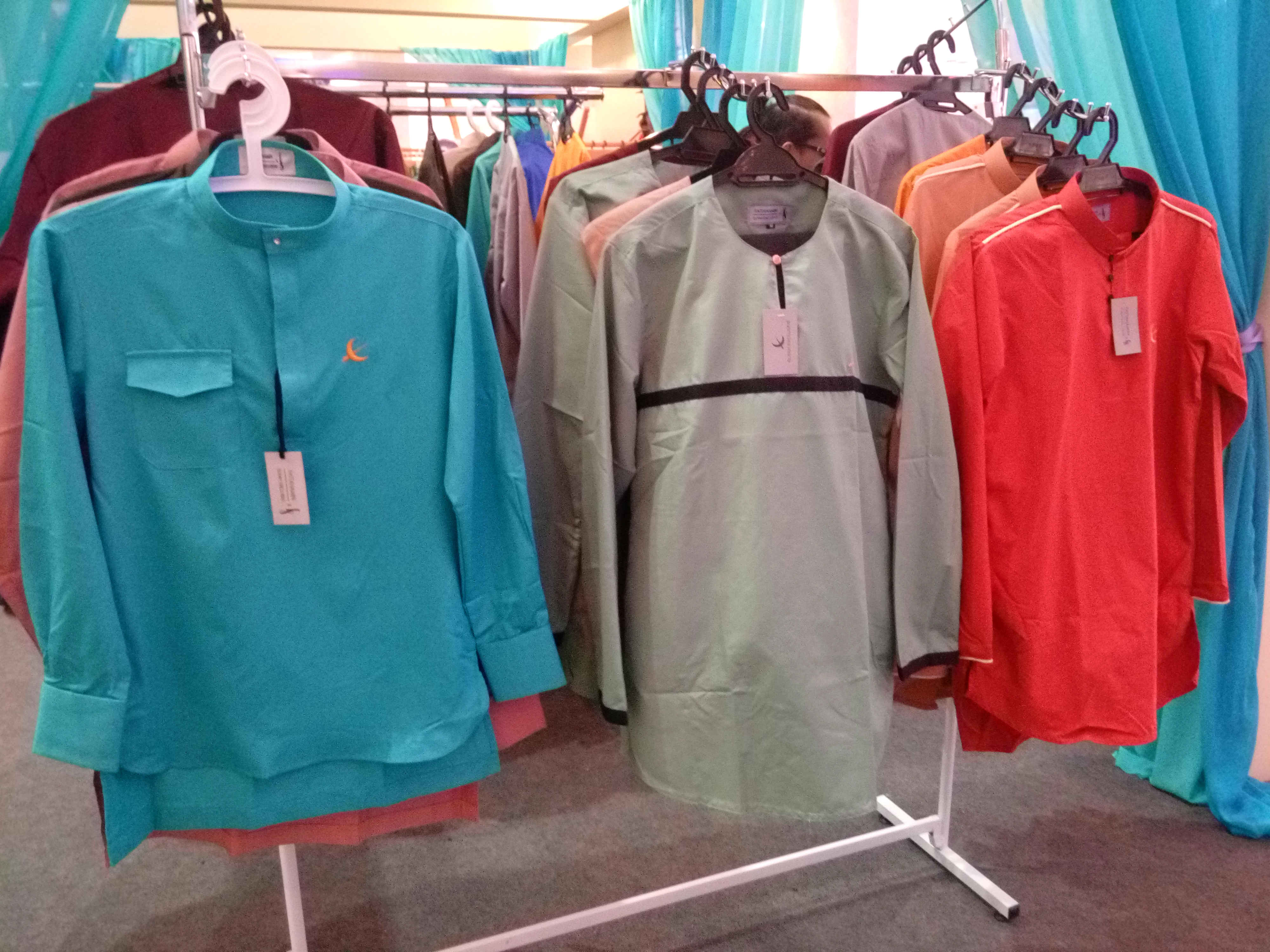 Pelbagai rekaan kurta dan warna yang menarik