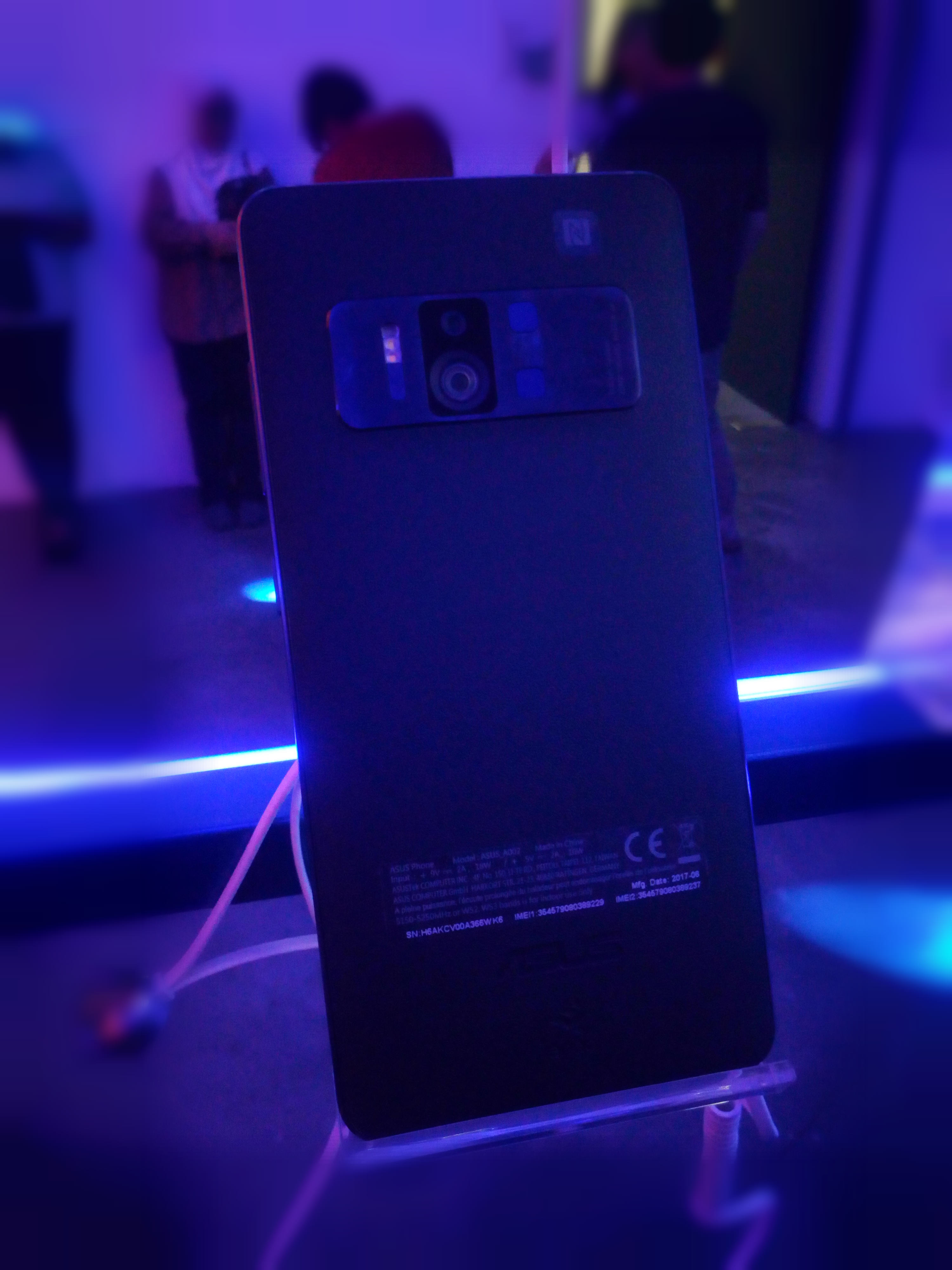 ASUS ZenFone AR dengan sistem TriCam™