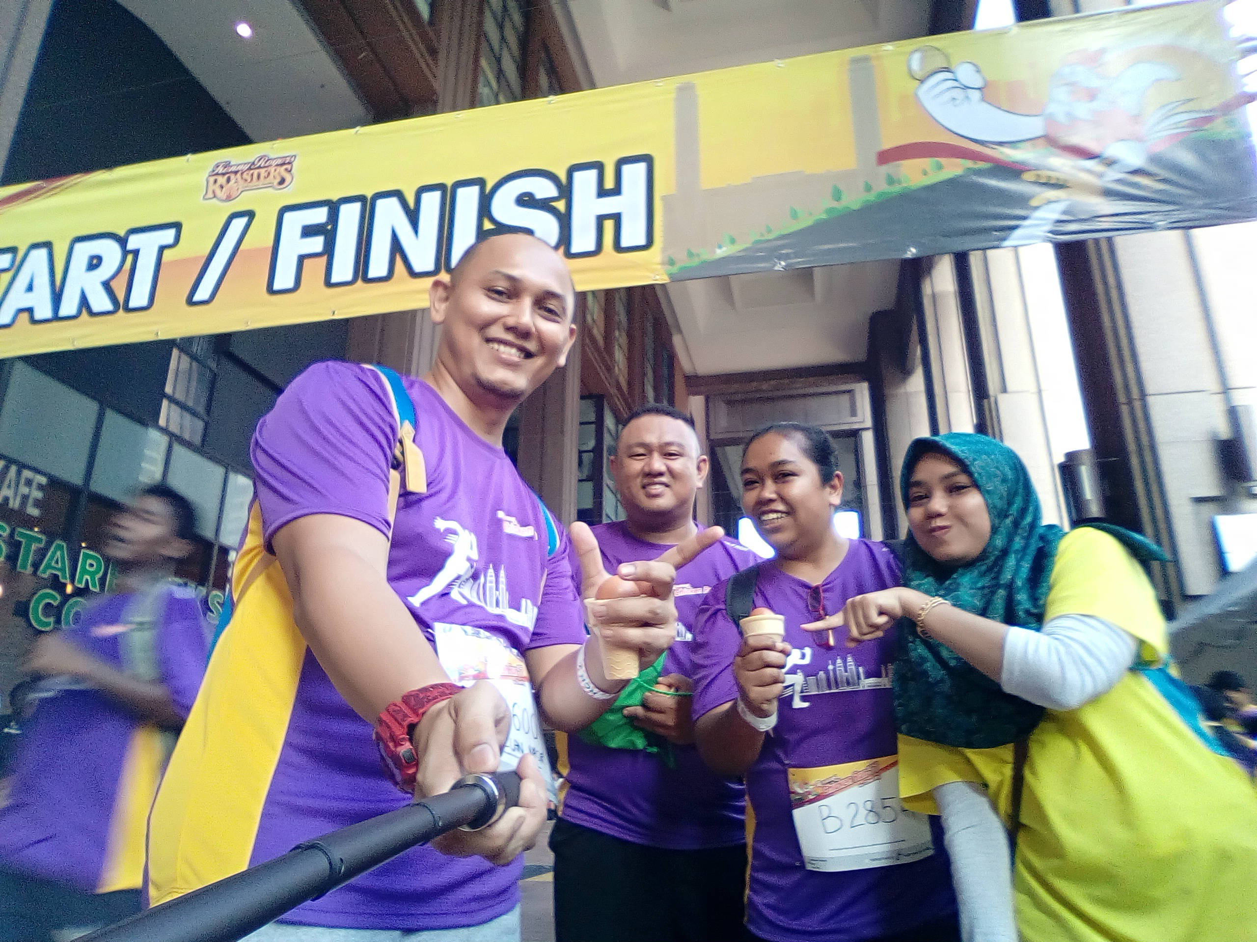 Berjaya tamatkan ROASTERS Chicken Run 2017 tanpa telur pecah