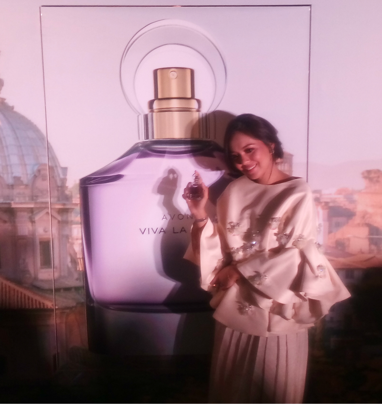 Nelydia Senrose Wajah Viva La Vita