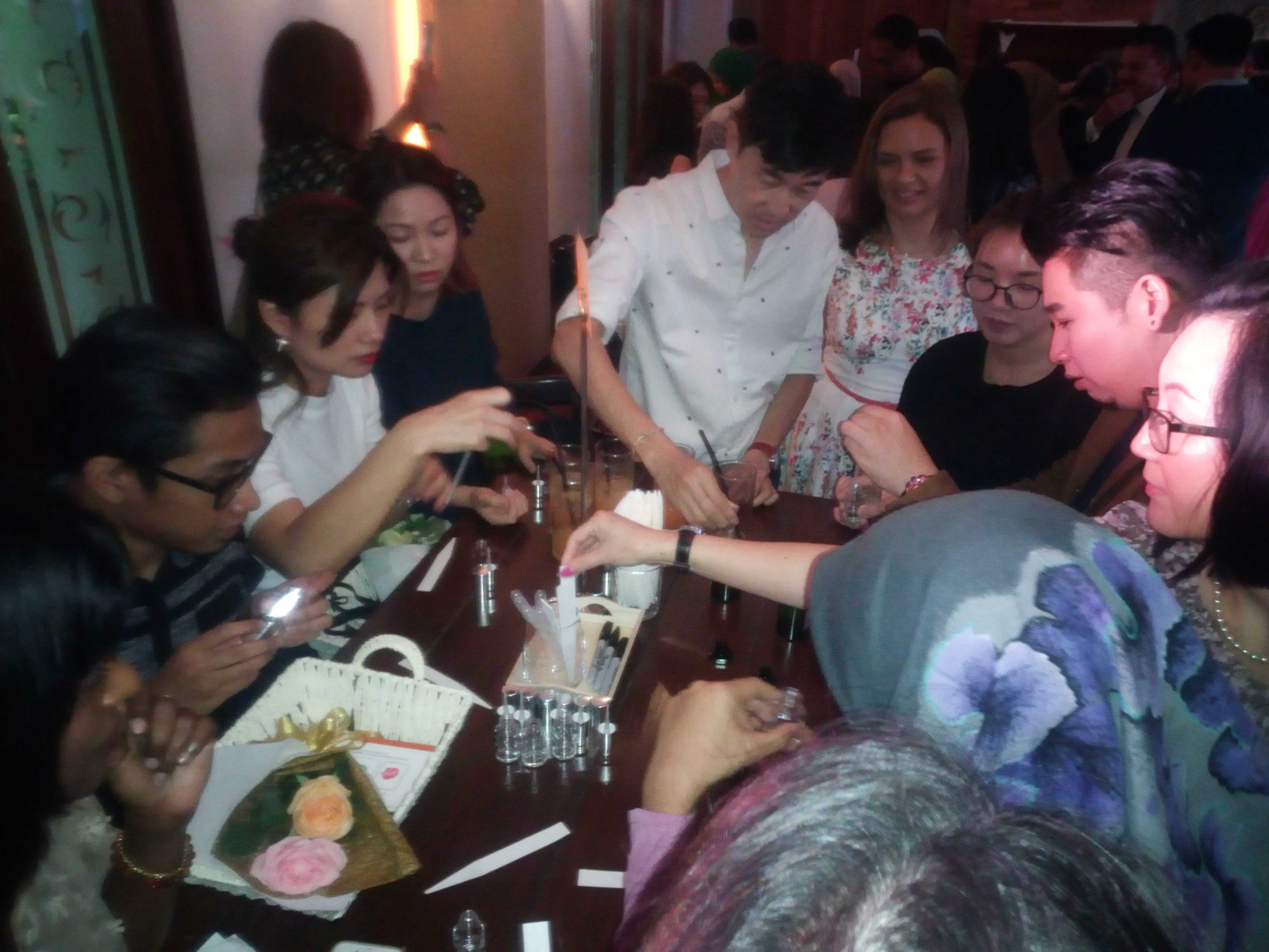 Para Media sedang beraksi menghasilkan haruman