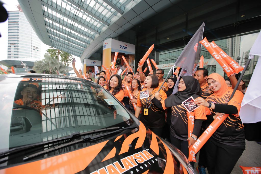 Izlin launching 1 million Team Malaysia car stickers giveaway