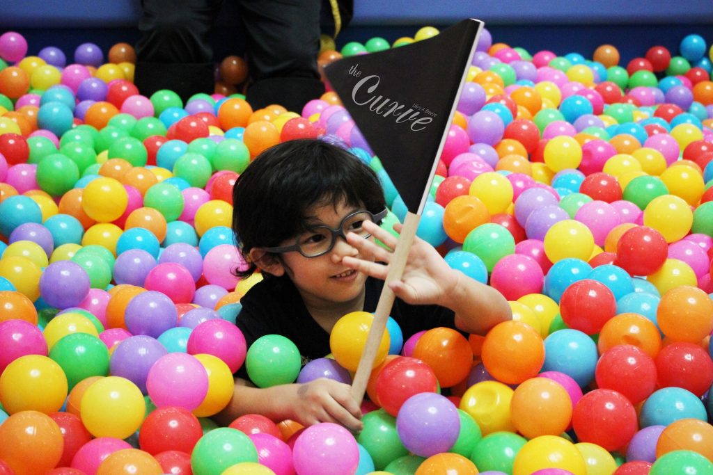 Kanak-kanak bergembira