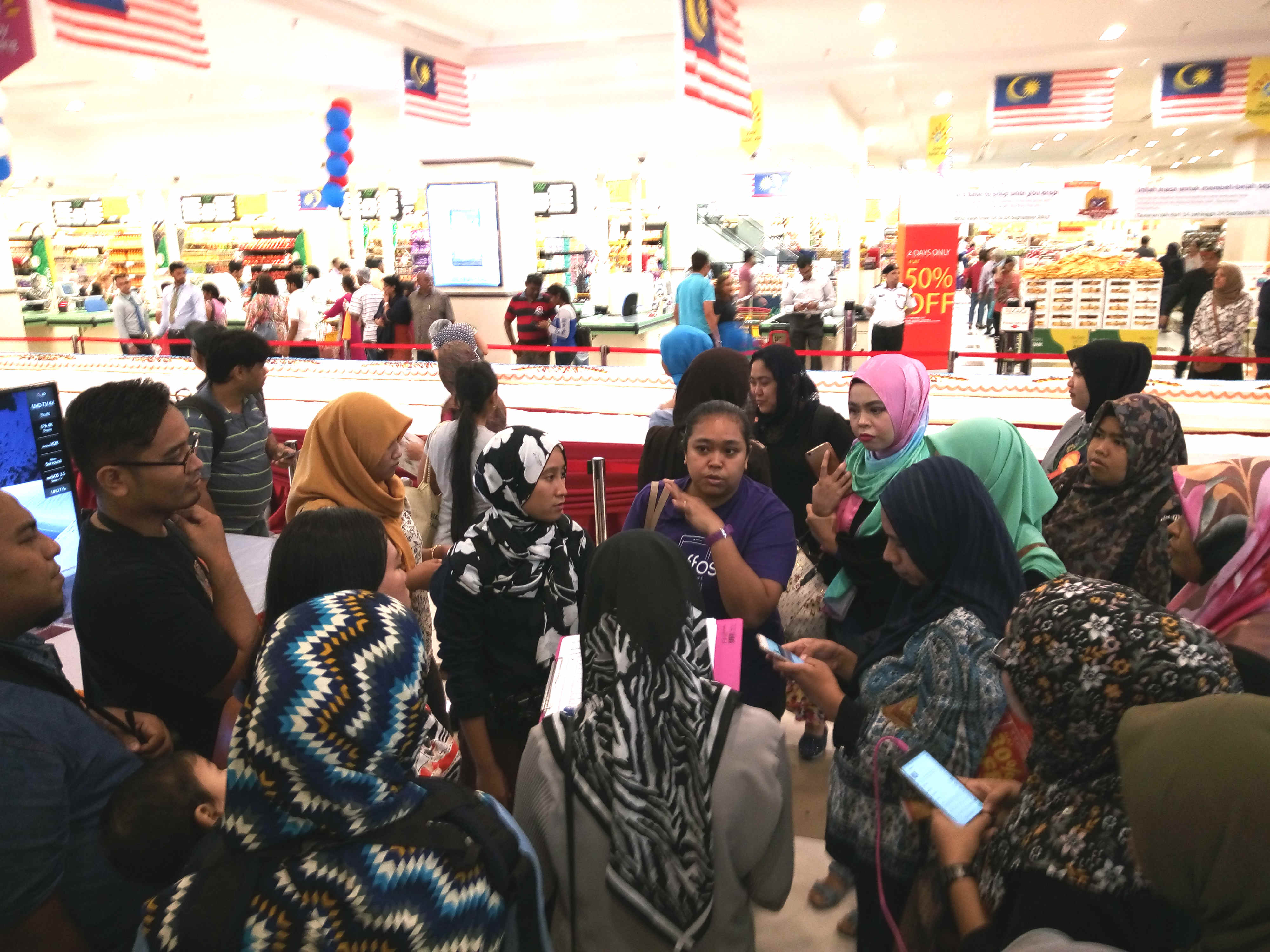 Rombongan bloggers melawat LuLu