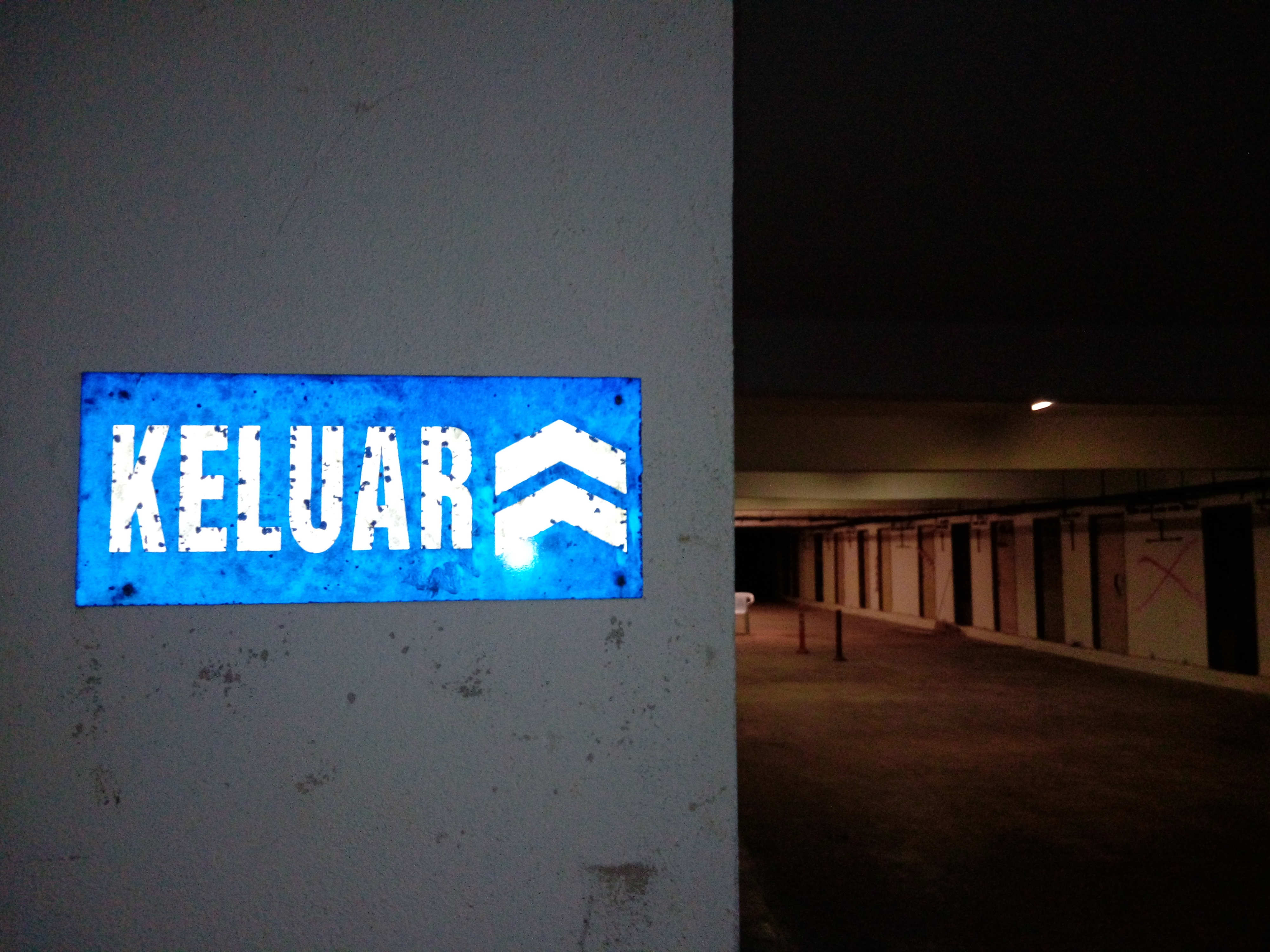 Basement di mana Jun dan Ling melarikan diri dengan kereta