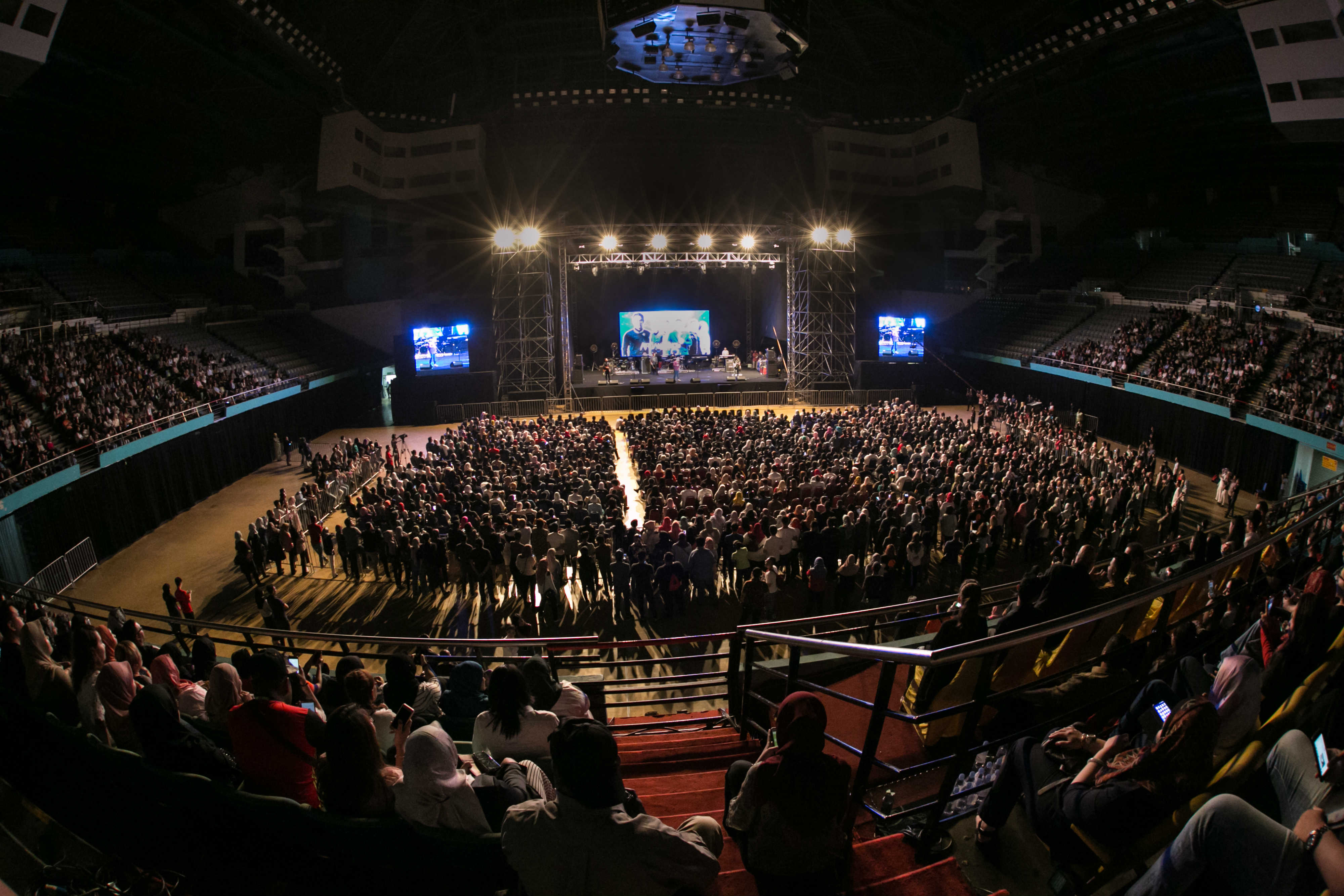 5000 penonto membanjiri stadium