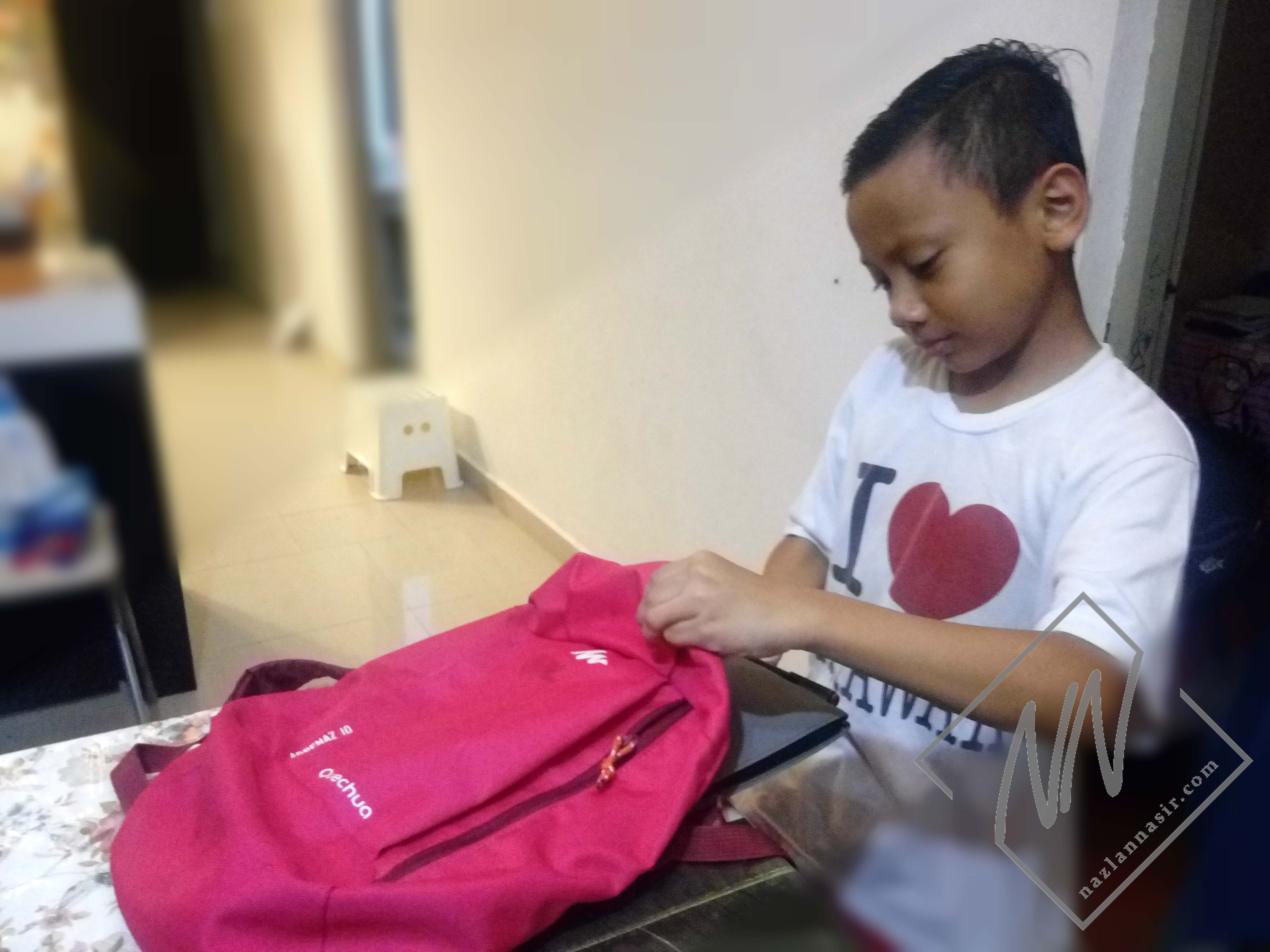 Daris packing Miix 510 into 10L bag