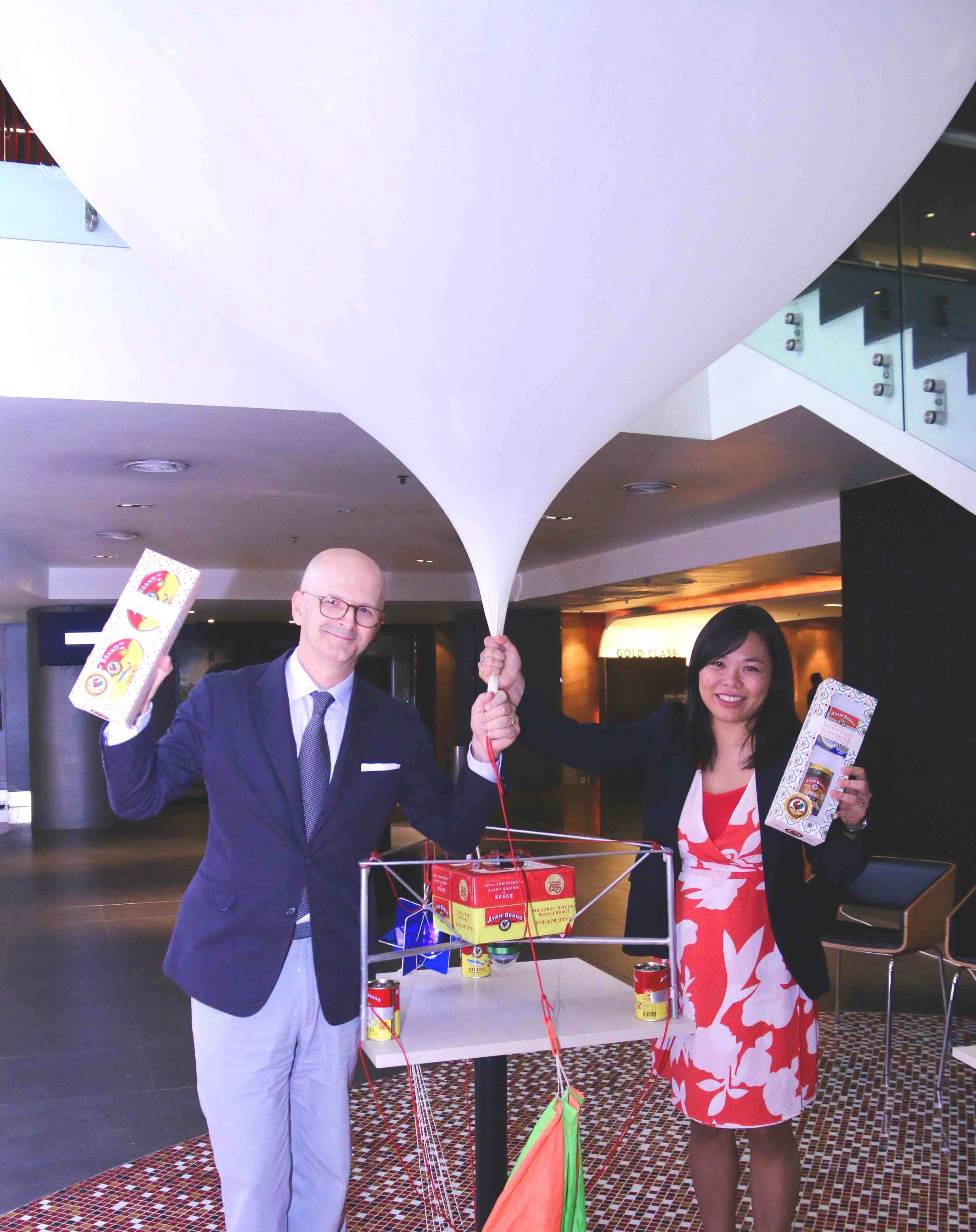 Mr. Herve Simon dan Ms. Denise Westerhout