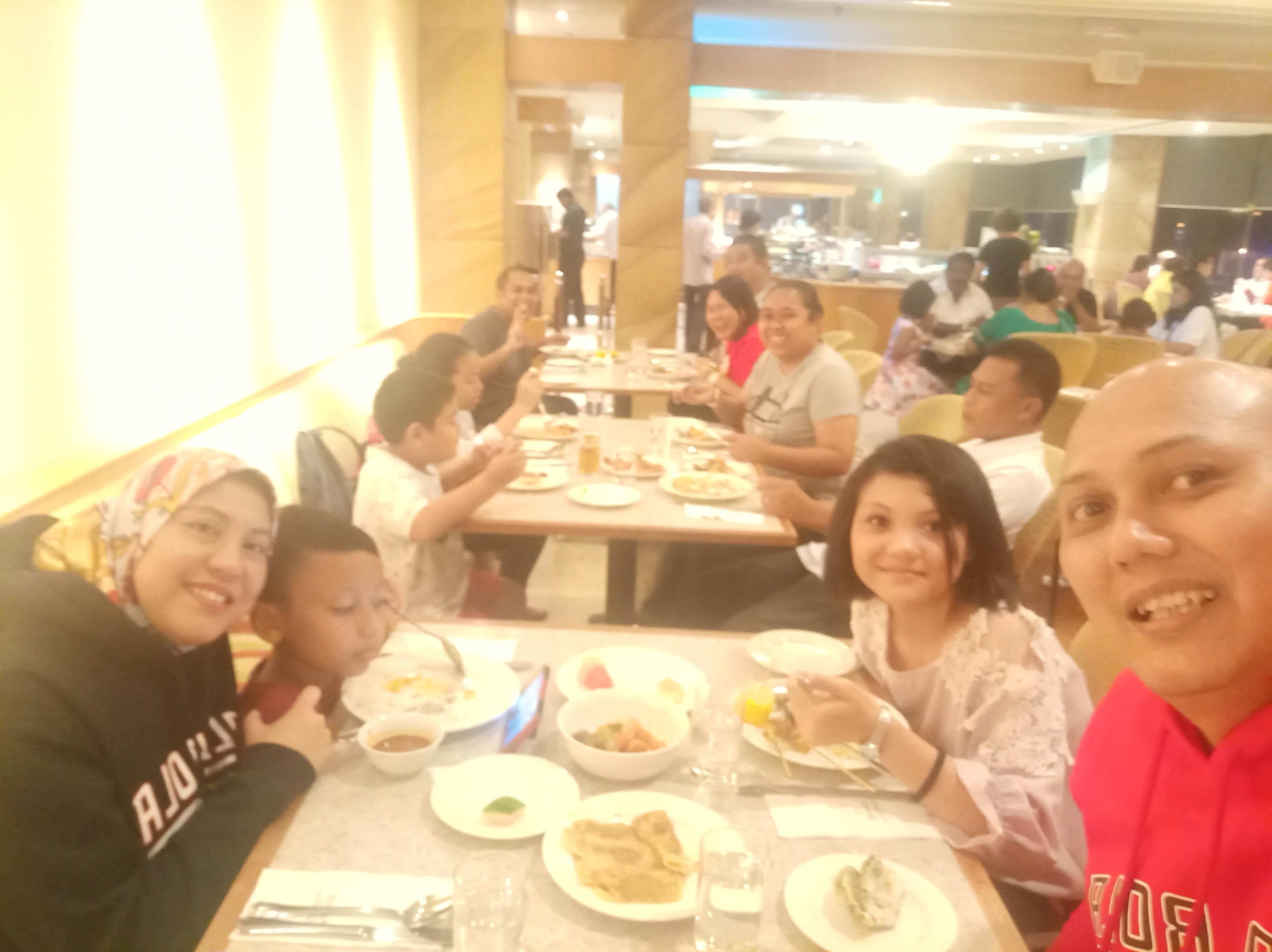 meriah makan malam