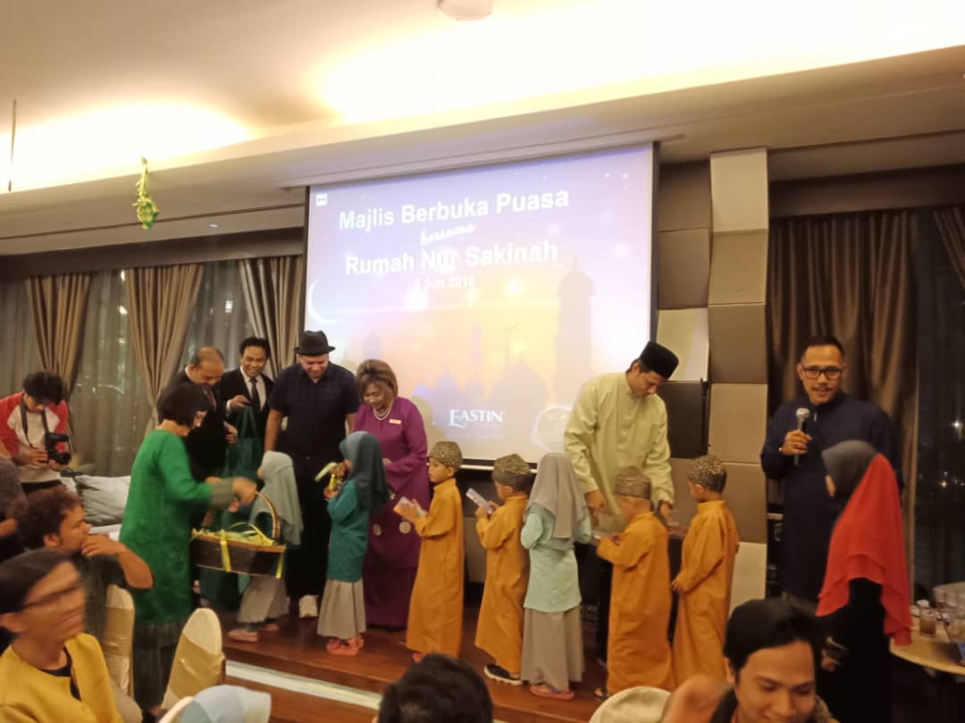 Sumbangan Rocketfuel Ent & Eastin Hotel