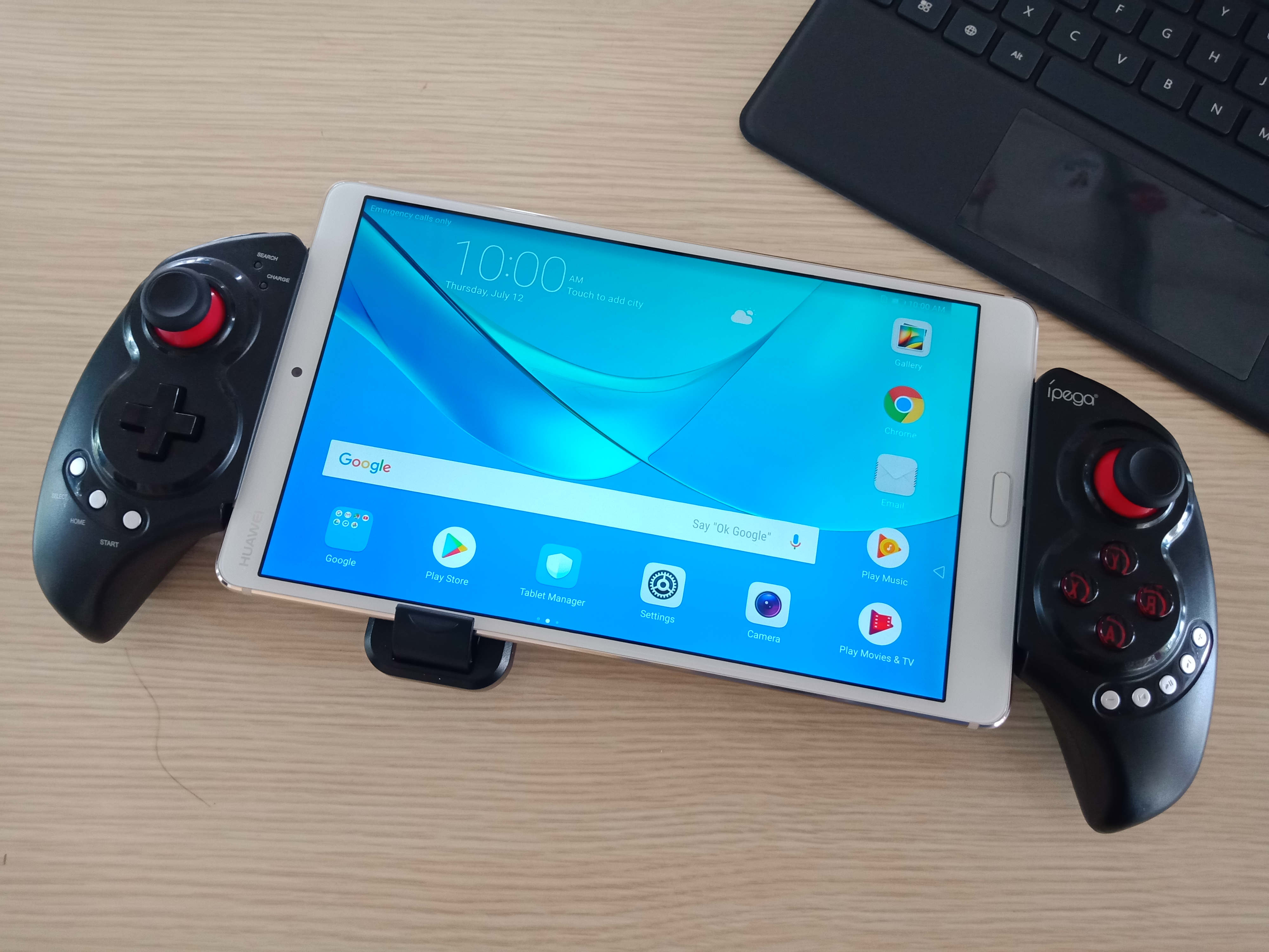 HUAWEI MediaPad M5 berserta gaming pad