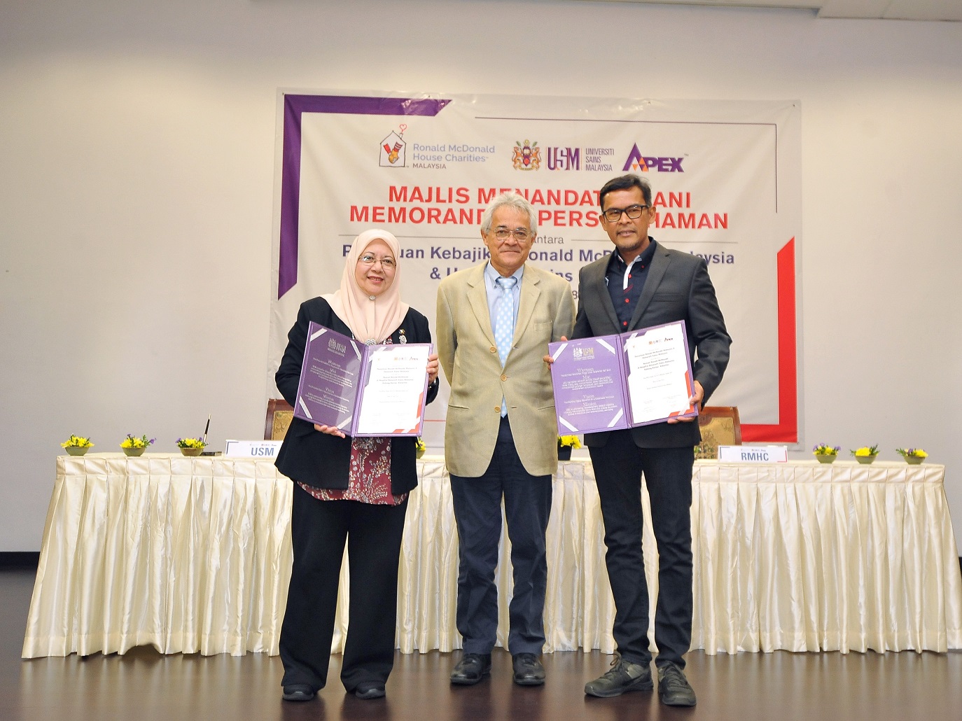 pertukaran dokumen memorandum persefahaman (MoU) 