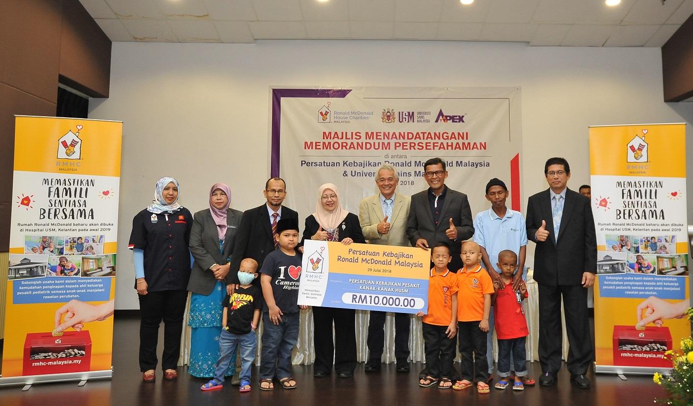 sumbangan wang tunai yang diberikan oleh Persatuan Kebajikan Ronald McDonald
