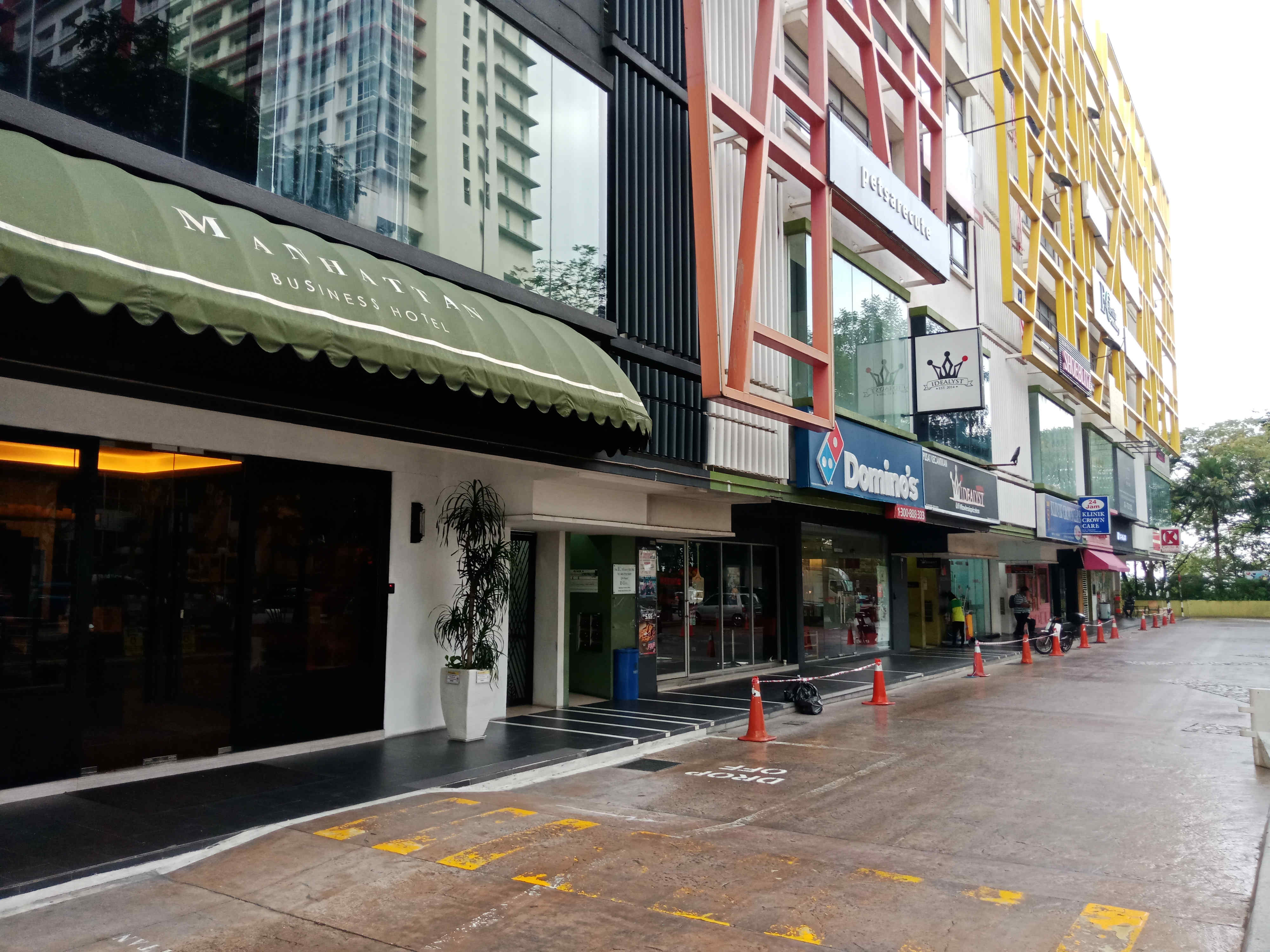 Domino's Pizza dan Circle K