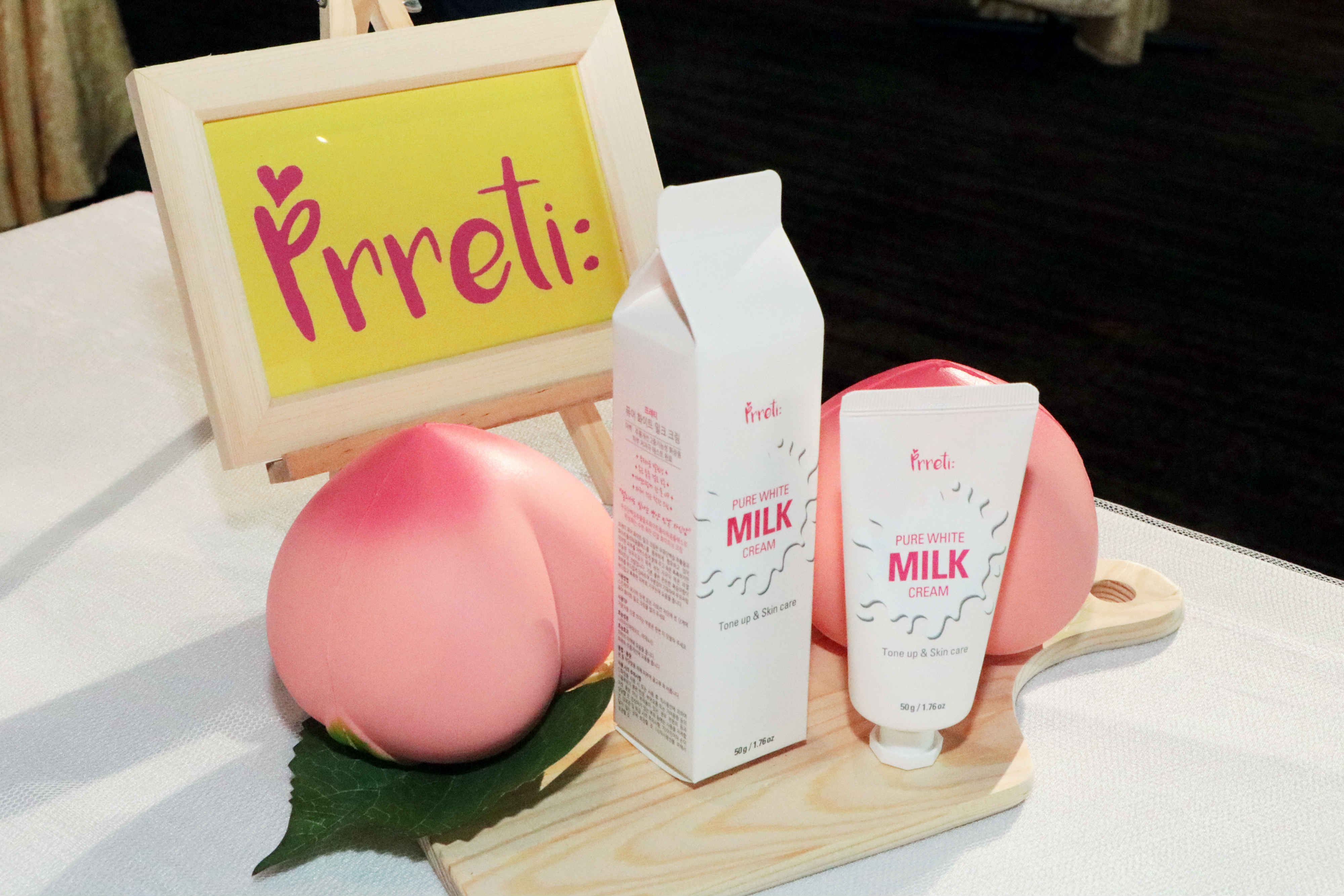 Busa pembersih mousse Rose dari EveryShine.