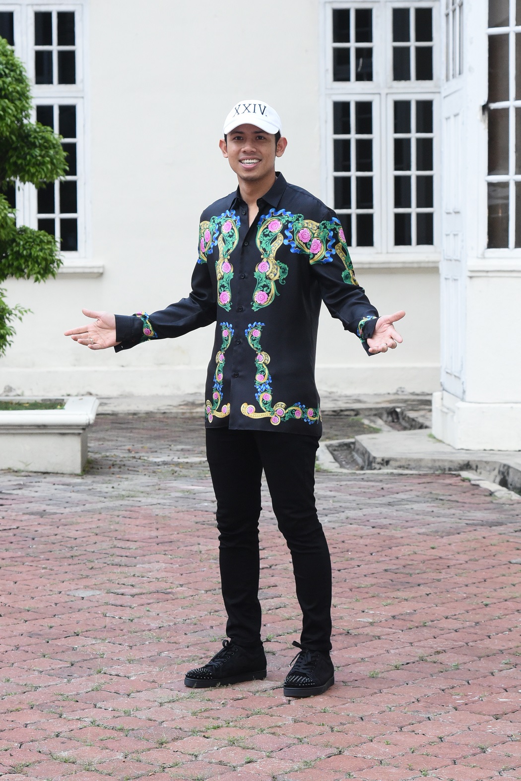 Nabil Ahmad menangi Penyampai/Hos Terbaik