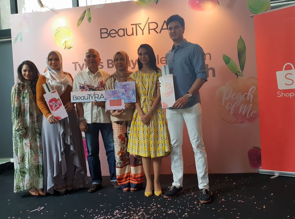  Izara Aishah, Dato' Sri Siti Nurhaliza Tarudin, Tyra's parents, Tyra Kamaruzzaman and Aidan Saheran at the launch of BeauTyra's new product, Hair-To-Toe-Mist. 