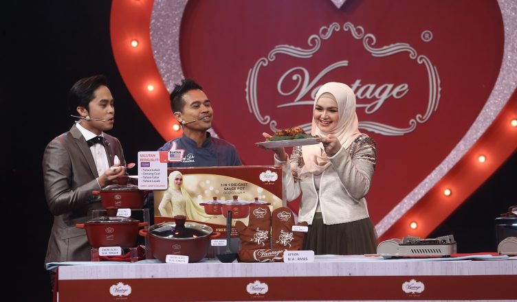 Dato' Sri Siti Nurhaliza ketika mempromosikan peralatan memasak Vantage