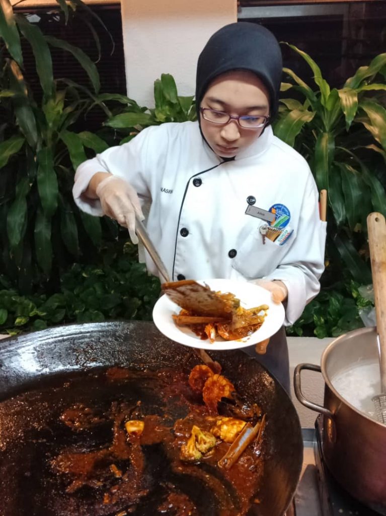 Chef menyediakan Shell In