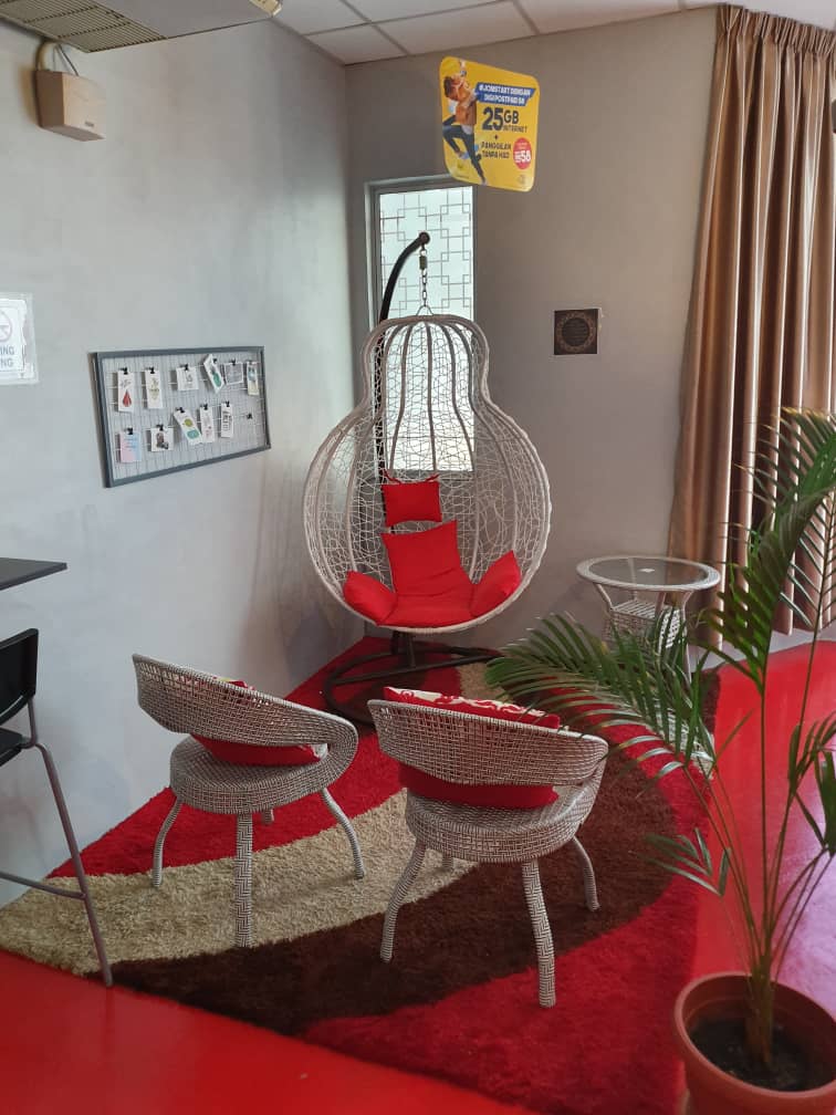 Ruang santai dengan buaian