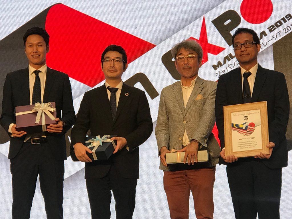 Jalan-Jalan Makan Angin - Mr. Hiroaki Takenaka, Executive Producer, Kantana Japan; Mr.Hideto Nakajima, Economic Counsellor, Embassy of Japan; 
Mr. Jun Oikawa, Senior Executive Managing Director of UHB; 
Datuk Ahmad Izham Omar, CEO, Primeworks Studios