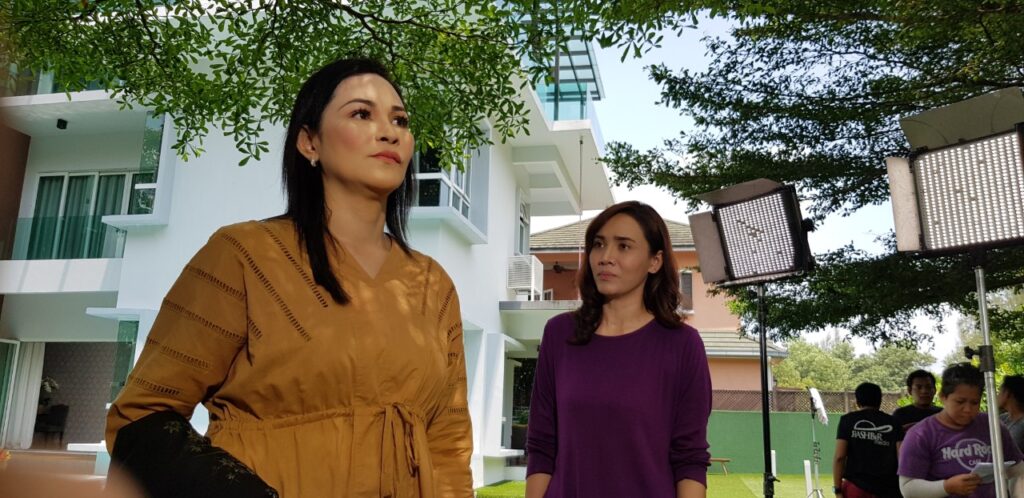 Aleza Shadan dan Elizad Sharifuddin dalam drama Jalan 'Sesat' ke Syurga
