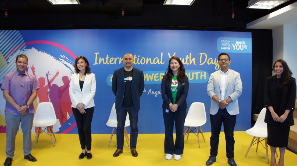 he webinar session saw industry leaders share their insights on "Careers in Times of COVID-19”.
[From left]  Moderator Ben Ibrahim with Dato' Hamidah Naziadin, Group Chief People Officer of CIMB Group & Board Member of Nestlé Malaysia; Shahzad Umar, Executive Director, Human Resources, Nestlé Malaysia; Ng Su Yen, Business Executive Officer, MILO, Nestlé Malaysia; Shazmi Ali, Country HR Director of Shell Malaysia; and Nada Marie, Director of Graduan.