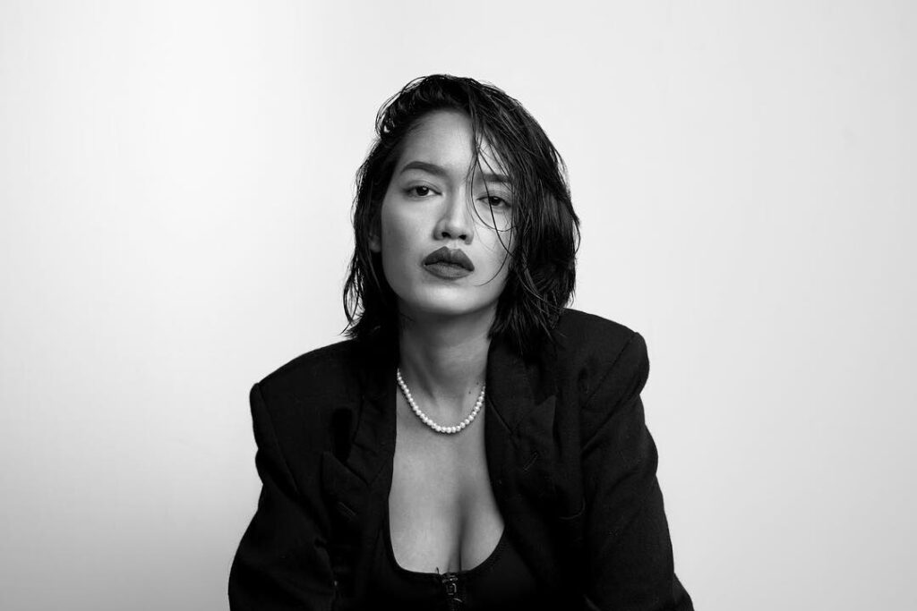 “PRETTYGIRLBOP” Single Sulung Sya, Artis Rakaman Wanita Pertama Def Jam Asia Tenggara