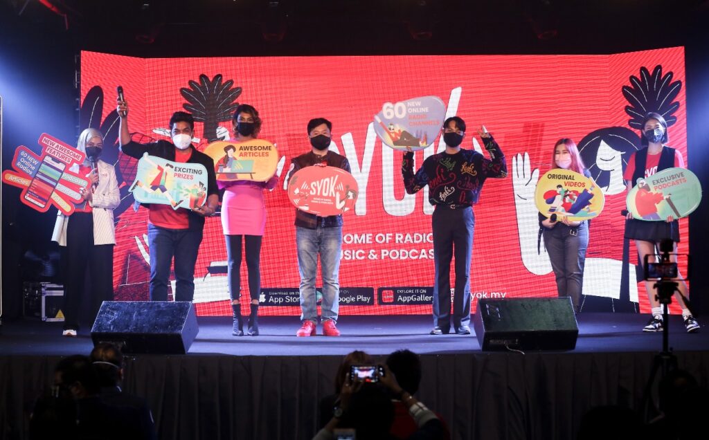 From Left_ Munaabella (ERA), Uthaya (RAAGA), Poova, Kenny Ong (CEO Astro Radio), Heal Husaini, Calista (HITZ), _ Emely Poon (MY)