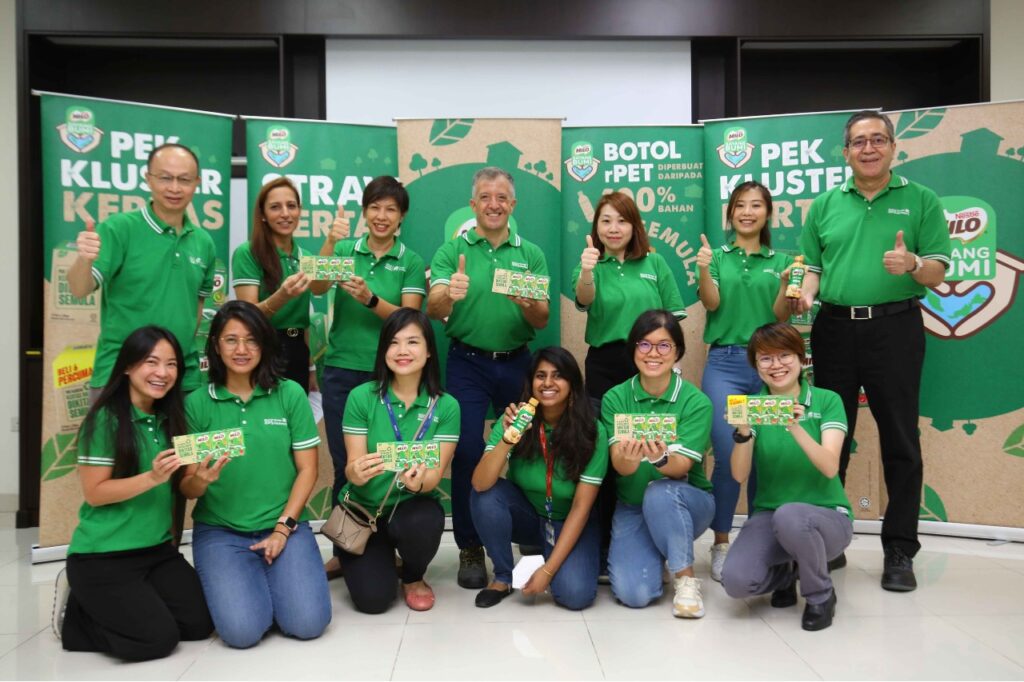[Center] Juan Aranols, Chief Executive Officer, Nestlé Malaysia with the Nestlé team showcasing the latest sustainable packaging solutions.