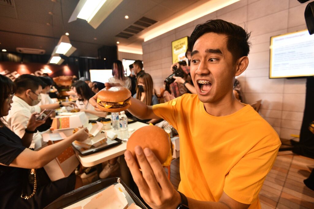 Members of the media and influencers participated in a Tasting is Believing Session, where they had the opportunity to witness the changes and taste the differences that McDonald’s made to its classic beef burgers.